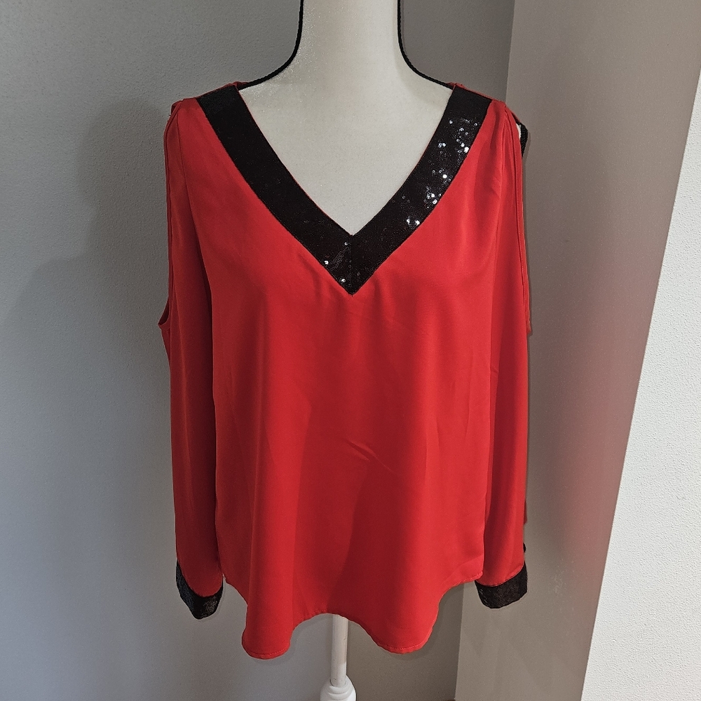 Elegant Red V-Neck Cold Shoulder Women's Top with Black Accents